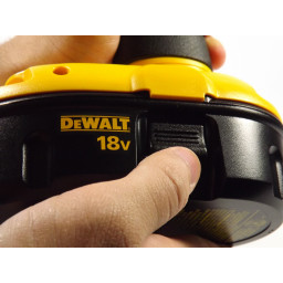 Замена батареи DeWalt DC970